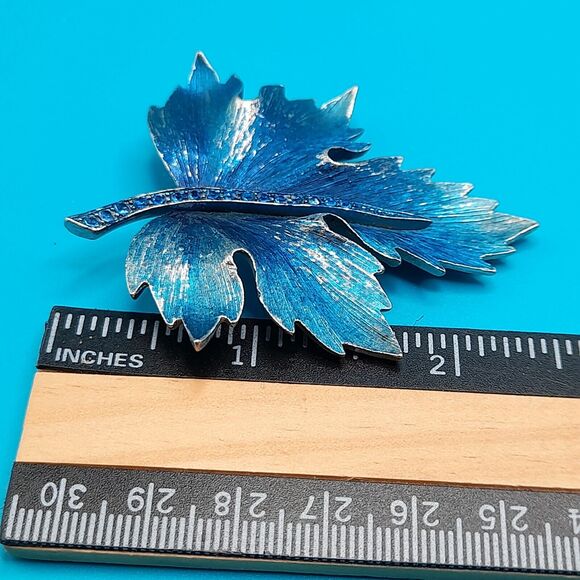 Vintage Blue Oak Leaf Silver Tone Brooch Pin with Blue Rhinestone Accents 1970s - Picture 7 of 8
